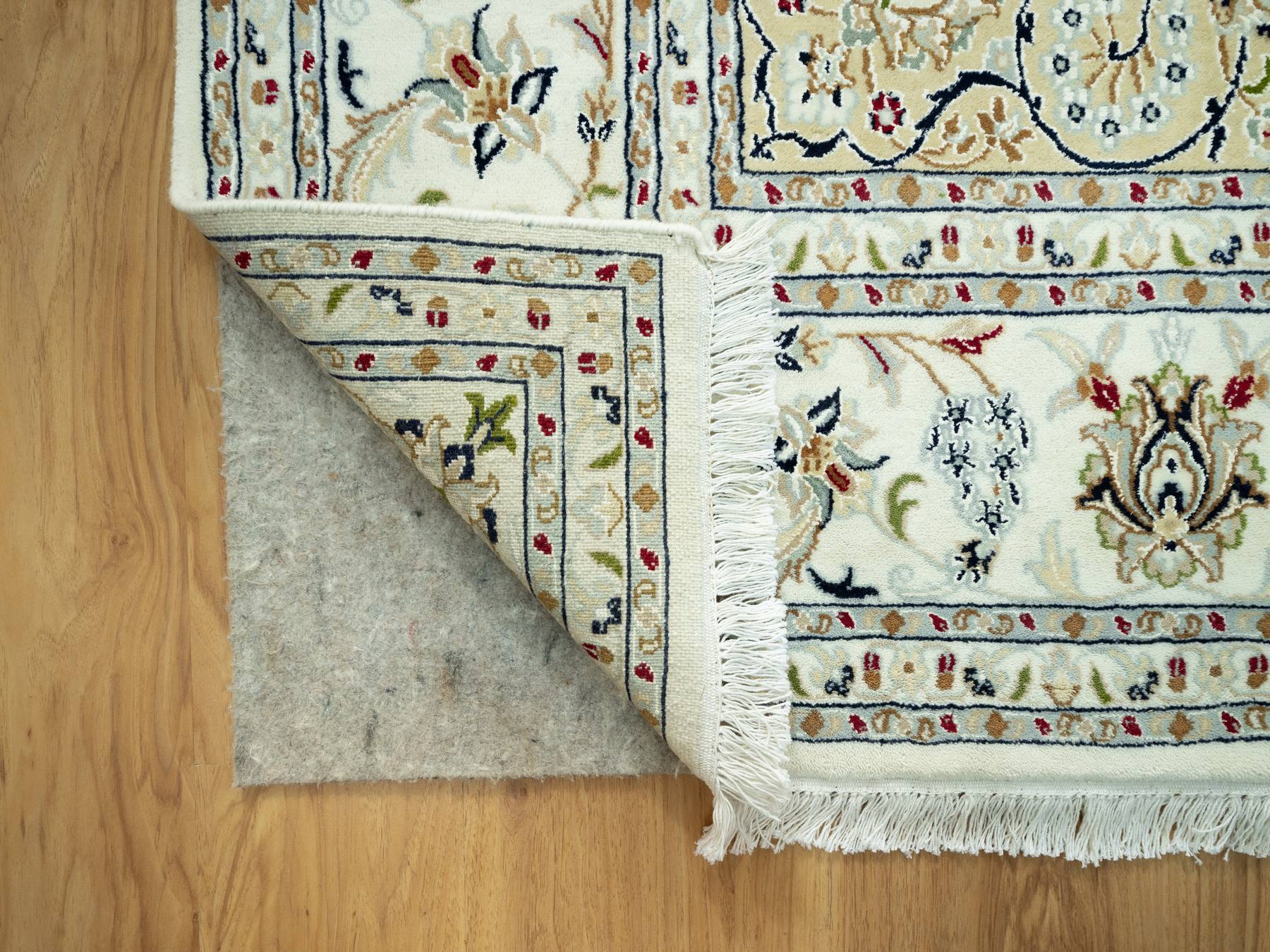 Traditional Rugs LUV814383